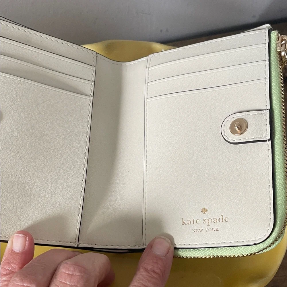 kate spade mint green zip-around wallet with gold logo - Picture 4 of 6